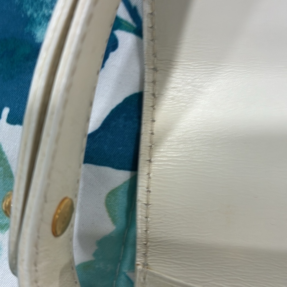 Elegant Vintage Celine White Leather Shoulder Bag - Picture 6 of 16